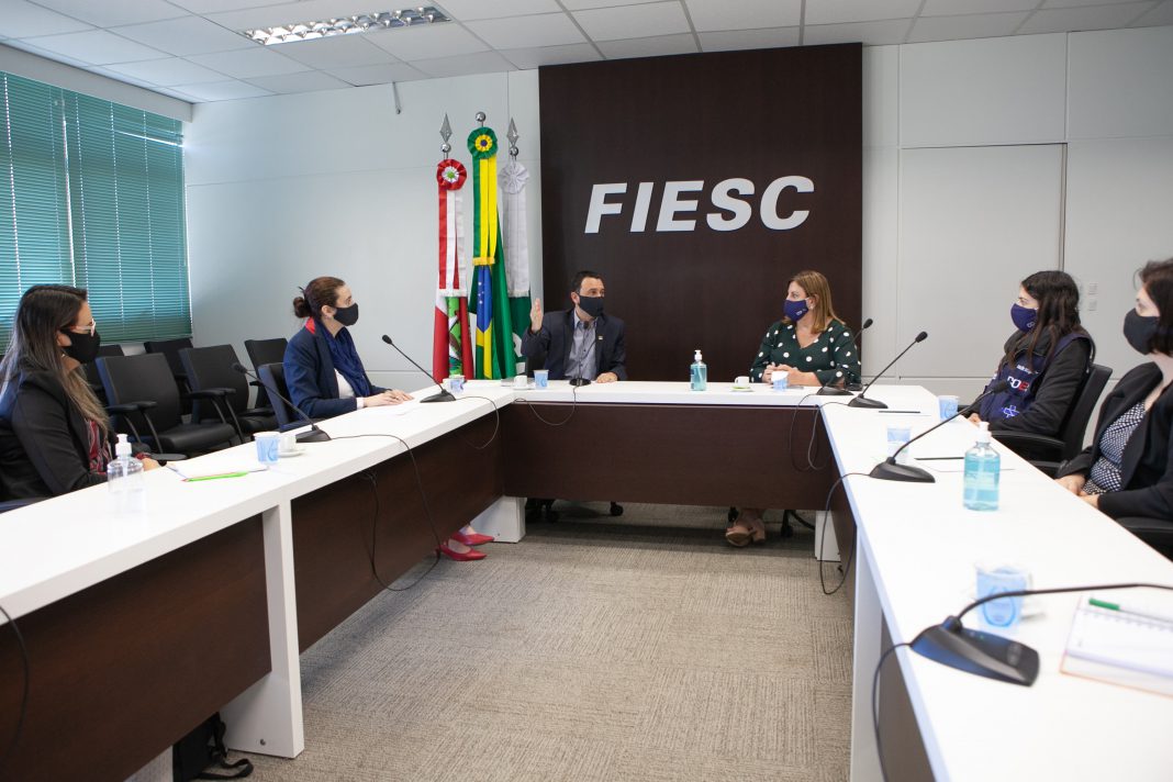 FIESC e Secretaria de Saúde estudam estratégias para evitar o lockdown FIESC e Secretaria de Saúde estudam estratégias para evitar o lockdown