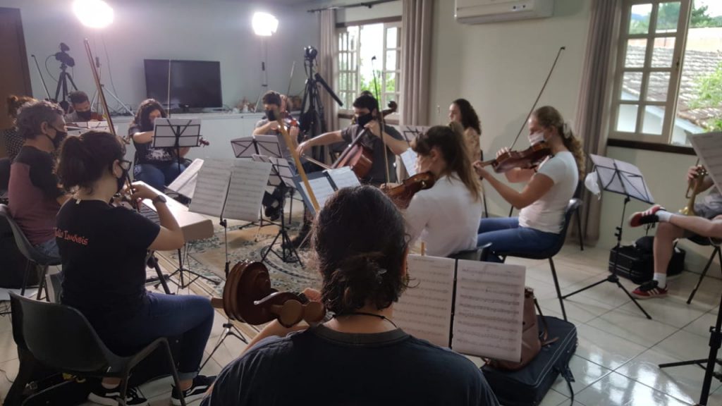 Músicos do projeto Philarmonia Brusque
