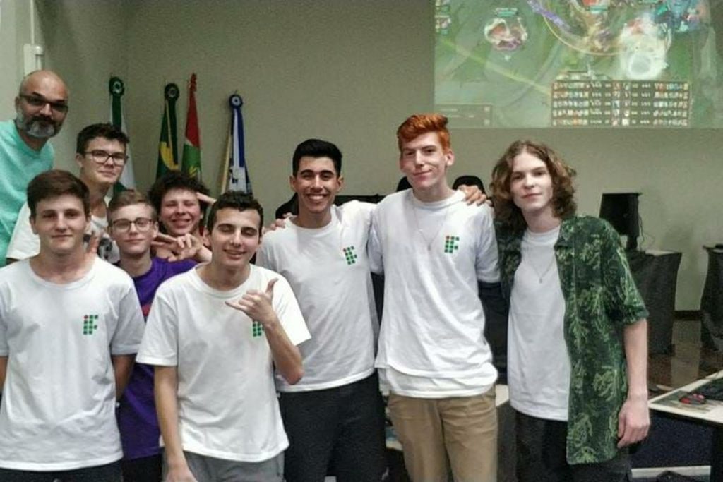 Equipe IFC Brusque na disputa do LoL