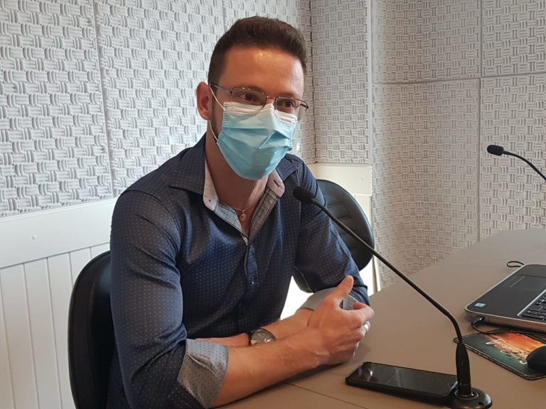 Diretor da Secretária Municipal de Saúde, Rodrigo Cesari, no Jornal da Diplomata