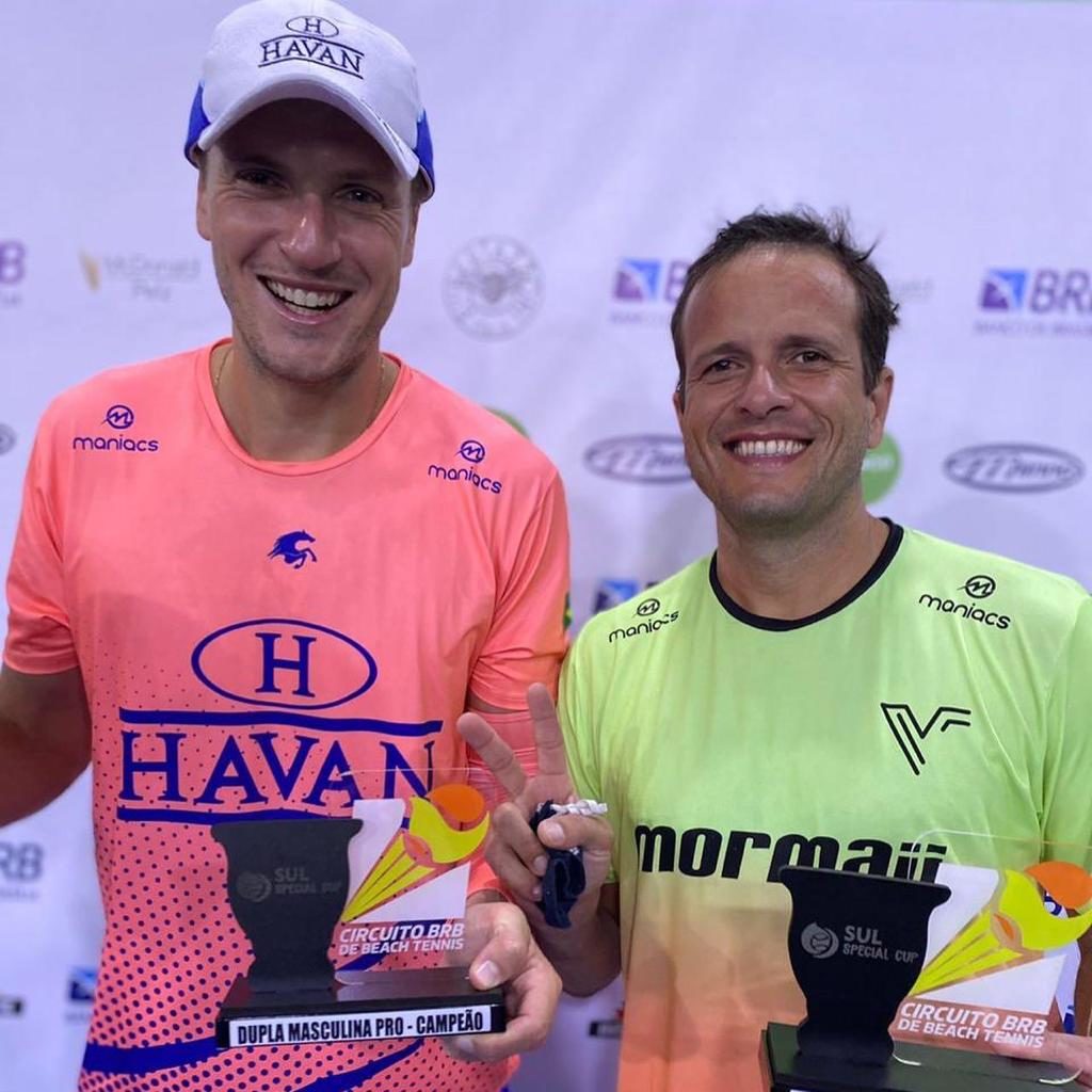 André Baran, número 1 do Brasil no Beach Tennis, é campeão por equipes e  vice individual no Rio