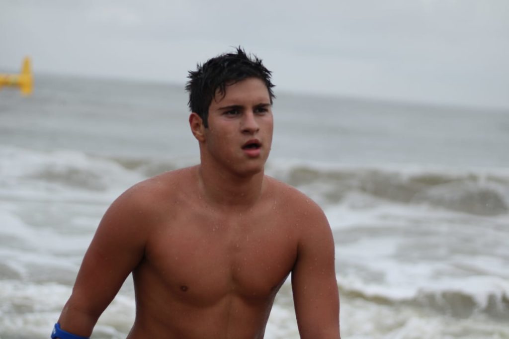 Atleta Luís Fernando, o motorzinho, durante competição em Balneário Camboriú