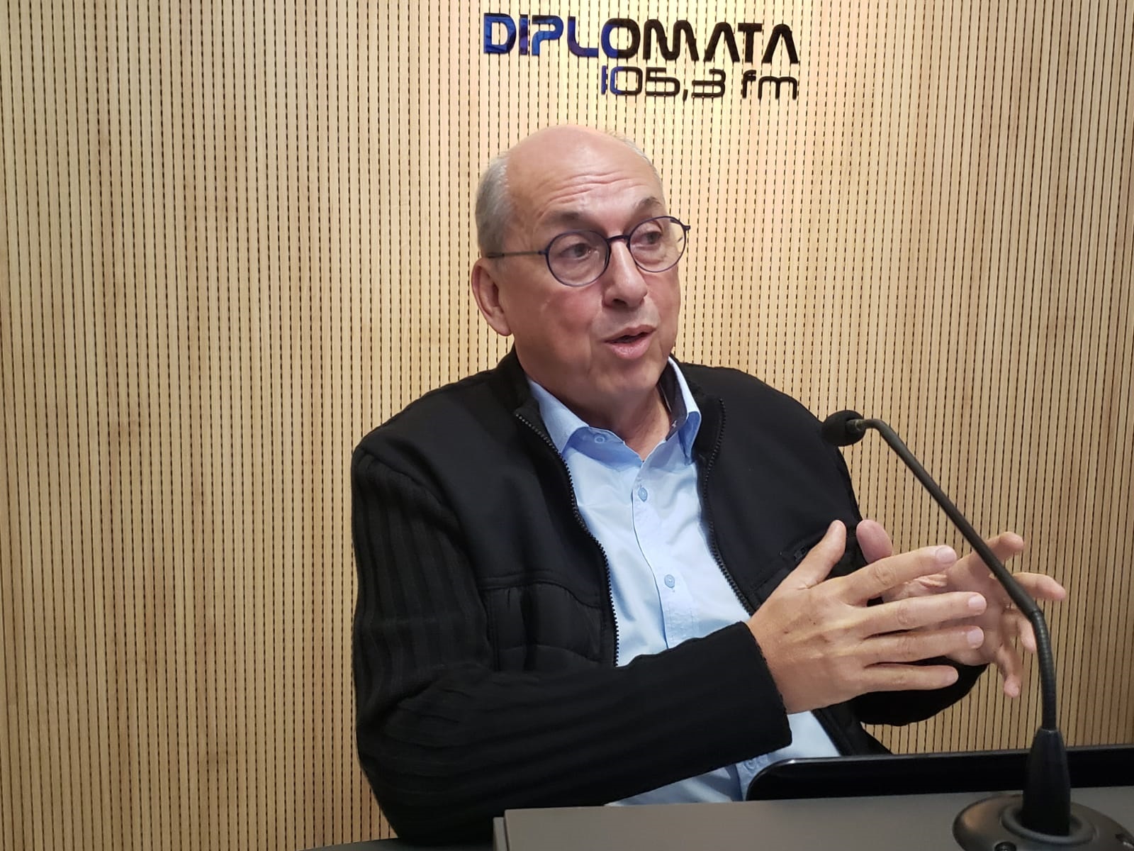 Médico e escritor Arnoni Caldart fala sobre o lançamento do livro ...