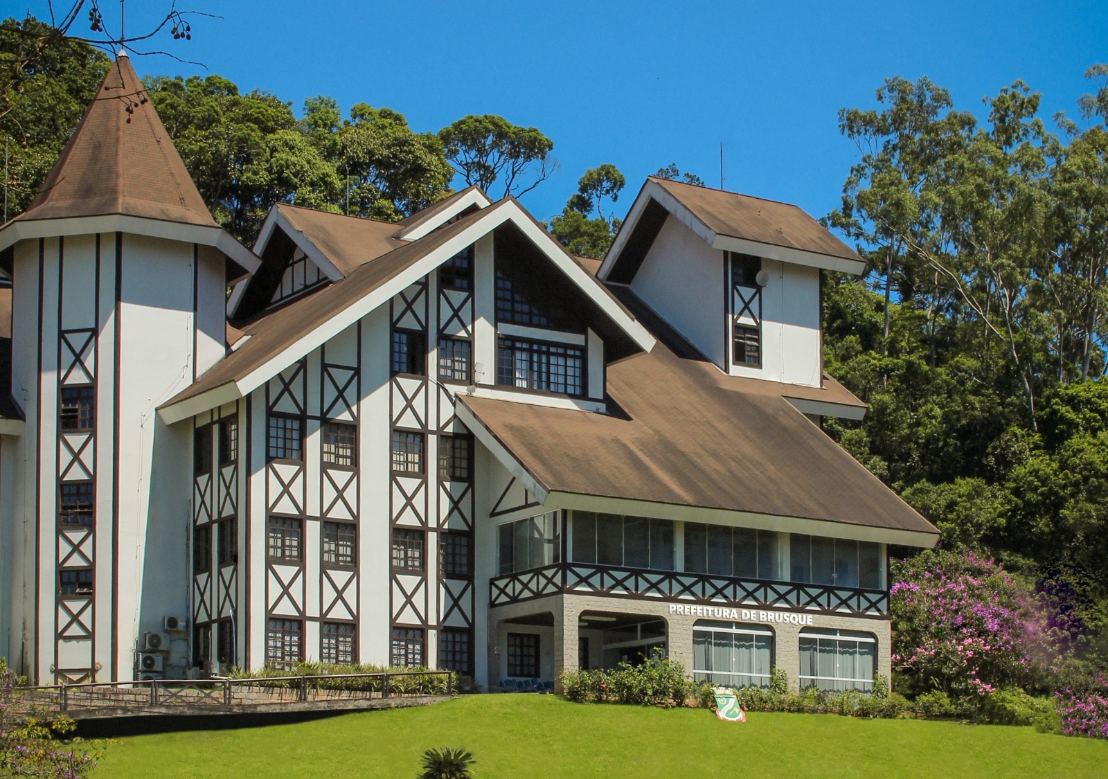 Inscrições seguem abertas para dois processos seletivos em diferentes áreas do serviço público