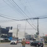 Fios soltos: Avenida Dom Joaquim, no Maluche, amanhece com fios na via e risco de acidentes