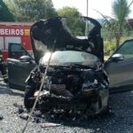 Carro pega fogo em Guabiruba