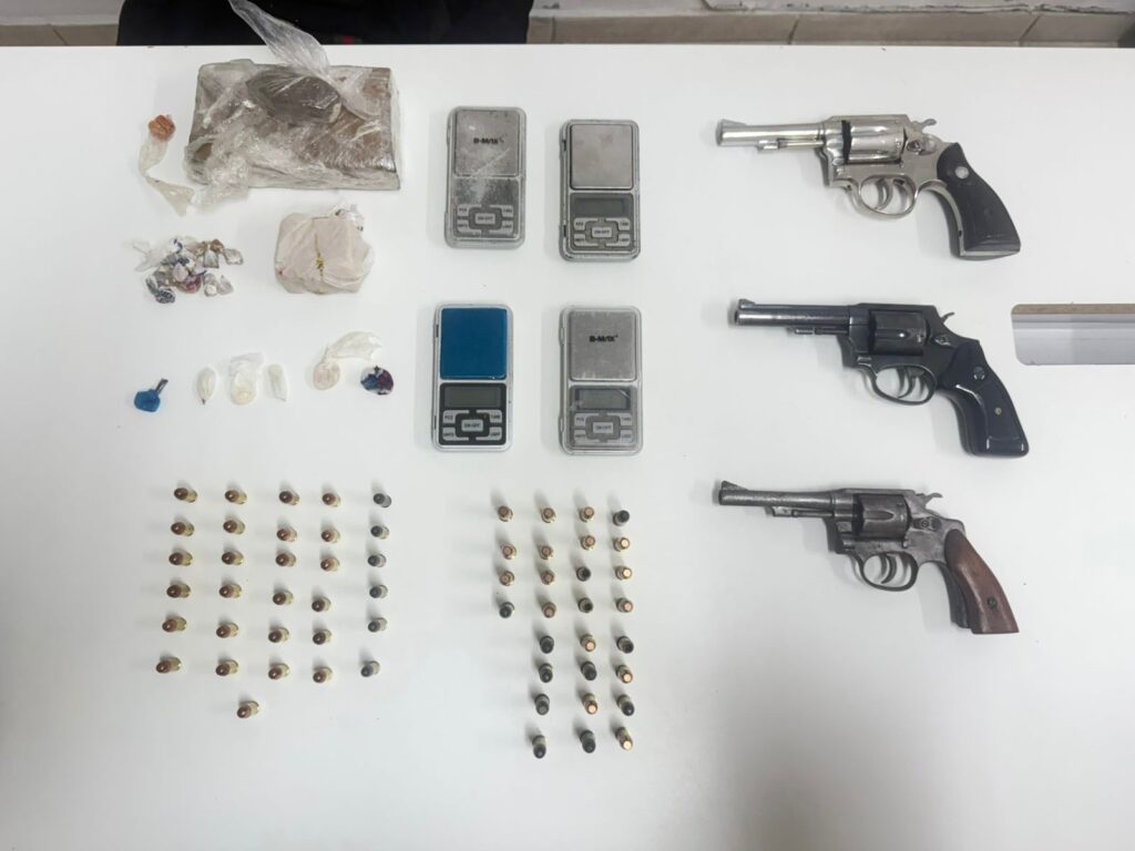 Apreensão de armas e drogas Polícia Militar
