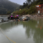 Carro cai no rio em Botuverá