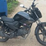 Queda de moto deixa jovem ferido