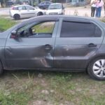 Carro cai em vala no Bateas