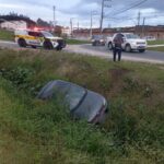 Carro em vala no Bateas