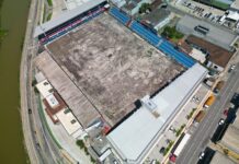 Novo gramado sintético começa a ser instalado no Estádio Augusto Bauer