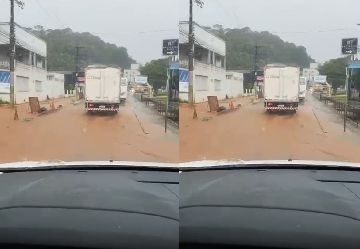 Chuva provoca alagamentos e afeta fornecimento de energia em Brusque