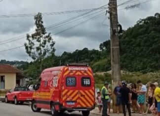 Motociclista fica ferido após colisão com carro no bairro Rio Branco, em Brusque