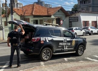 Polícia Civil apreende cocaína e prende suspeito por tráfico em Brusque