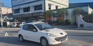 Mulher fica ferida após atropelamento na faixa de pedestres no Centro de Guabiruba