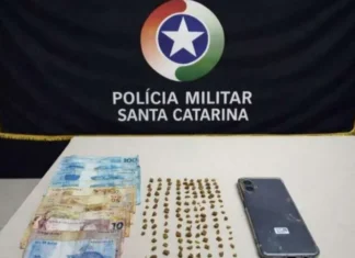 Homem é preso com drogas durante abordagem no Centro de Brusque