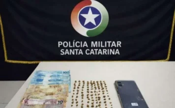 Homem é preso com drogas durante abordagem no Centro de Brusque