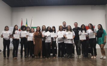 Projeto Escola de Costura forma mais 62 profissionais em Brusque