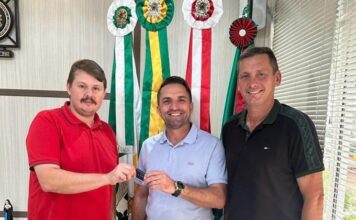 Câmara de Botuverá realiza reunião institucional com o Executivo e oficializa doação de veículo