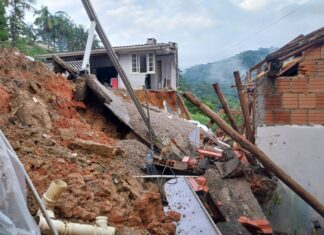 Fortes chuvas causam deslizamentos e interdição de casa em Brusque