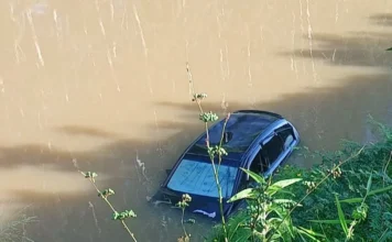 Carro é encontrado dentro do rio Itajaí-Mirim e mobiliza equipes de resgate em Brusque