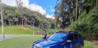 Agente da GTB salva mulher engasgada durante atendimento em Brusque