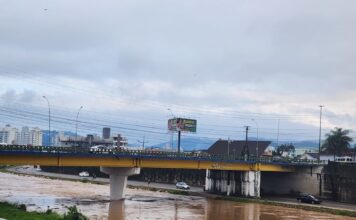 Chuva intensa provoca alagamentos pontuais em Brusque