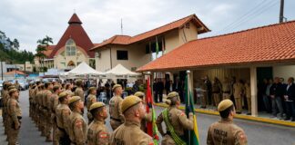 18º BPM celebra 17 anos de atuação com homenagens, novas viaturas e anúncio de investimentos em Brusque