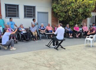 “O remédio invisível”: Projeto que leva piano para dentro de UTIs e quebra a frieza do ambiente hospitalar chega a Santa Catarina