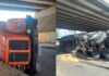 Carreta tomba em viaduto da SC-486 em Itajaí