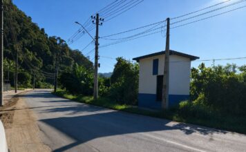 Rua Ernesto Bianchini recebe recuperação asfáltica nesta quinta-feira (28); trânsito com obras na pista
