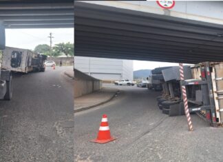 Carreta tomba após quebra de acoplamento na SC-486 em Itajaí