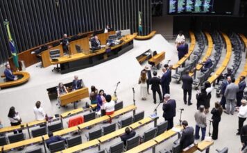 Câmara aprova PEC que prevê fim da escala 6×1, proposta segue agora para votação no Senado