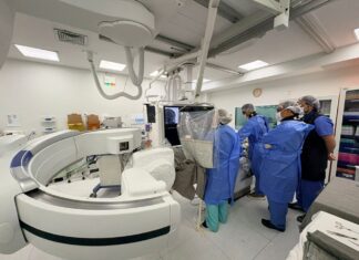 Hospital Azambuja realiza procedimento inédito em neurocirurgia endovascular