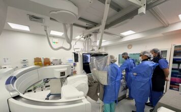 Hospital Azambuja realiza procedimento inédito em neurocirurgia endovascular