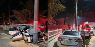 Cinco pessoas ficam feridas após carro colidir contra poste em Guabiruba