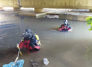 Bombeiros retomam buscas por homem desaparecido após tentar salvar mulher no Rio Itajaí-Mirim