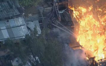 Incêndio de grandes proporções destrói dezenas de moradias em comunidade de Paraisópolis, em São Paulo