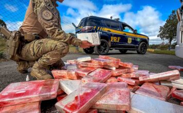 Vídeo: Carreta que seguia para Brusque é interceptada com quase 100 quilos de cocaína escondidos em compartimento secreto