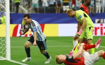 Messi marca dois gols, bate recorde histórico e coloca Argentina nas oitavas da Copa do Mundo