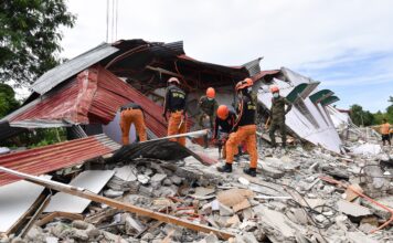 VÍDEO: Terremoto de magnitude 7,8 deixa dezenas de mortos e causa destruição nas Filipinas