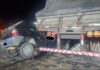 Jovem de 24 anos morre em grave acidente entre carro e caminhão na BR-470; bebê de oito meses sai ileso