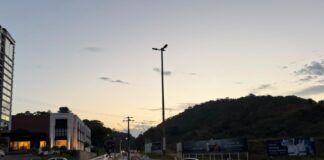 Obras do Asfaltaço alteram trânsito na avenida Hugo Schlosser e Cyro Gevaerd nesta terça-feira, 21