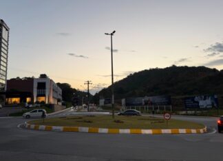 Obras do Asfaltaço alteram trânsito na avenida Hugo Schlosser e Cyro Gevaerd nesta terça-feira, 21