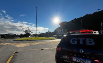 Risco de derrapagem após derramamento de óleo na Rodovia Antônio Heil mobiliza equipes da GTB