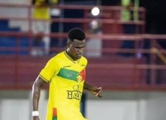 Futuro de Cipriano no Brusque segue indefinido; zagueiro pode deixar o clube no fim do mês