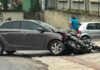Colisão entre carro e motocicleta deixa uma pessoa ferida no bairro Nova Brasília, em Brusque