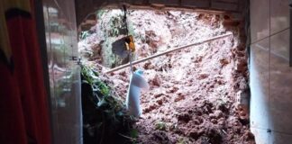 Deslizamento de talude atinge residência no bairro Paquetá