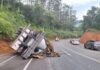 Caminhão tomba na Rodovia Gentil Battisti Archer
